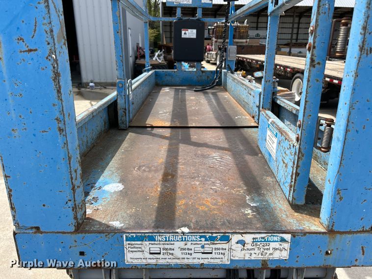 image for item EK4555 2011 Genie GS-3232 scissor lift