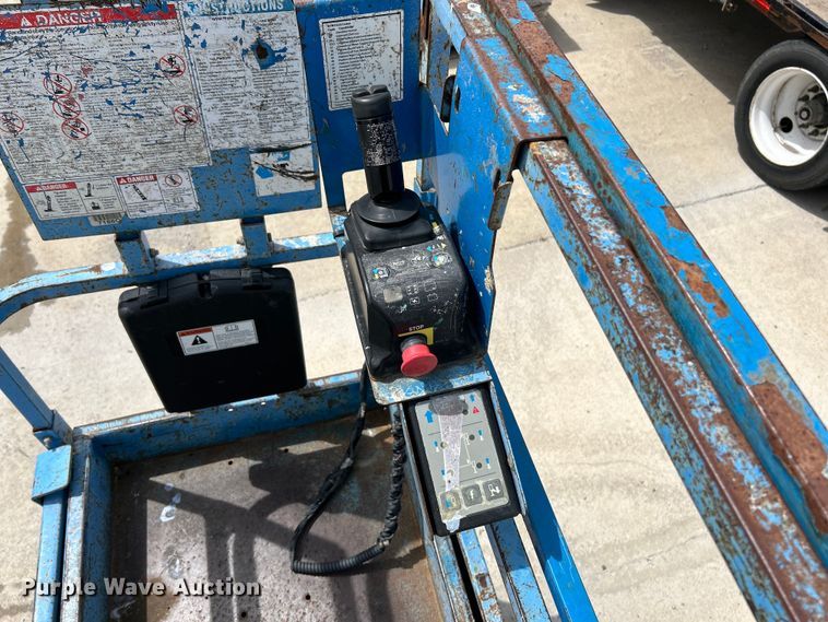 image for item EK4555 2011 Genie GS-3232 scissor lift