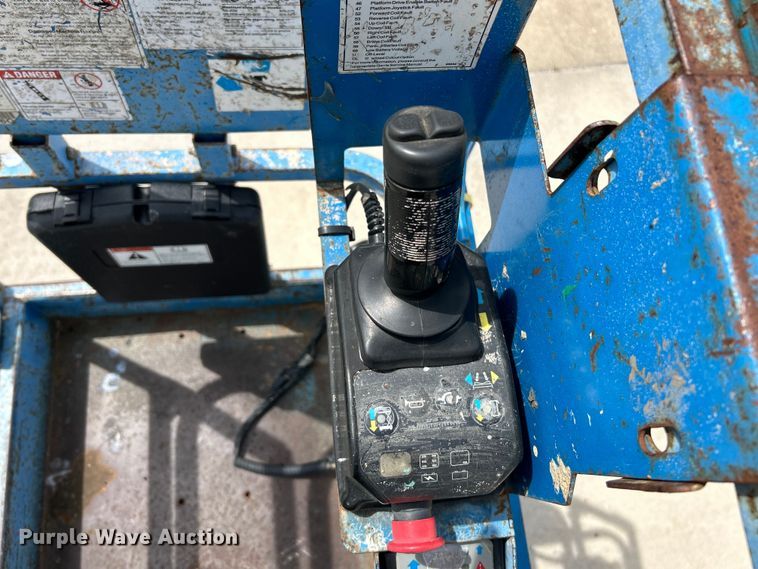 image for item EK4555 2011 Genie GS-3232 scissor lift