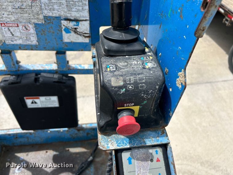 image for item EK4555 2011 Genie GS-3232 scissor lift