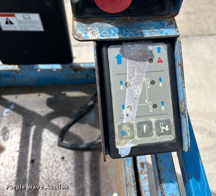 image for item EK4555 2011 Genie GS-3232 scissor lift