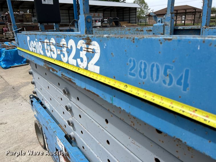 image for item EK4555 2011 Genie GS-3232 scissor lift