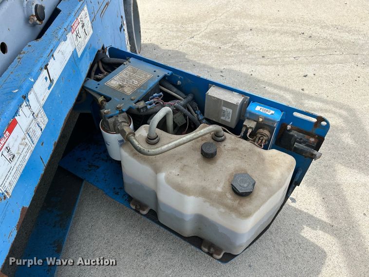 image for item EK4555 2011 Genie GS-3232 scissor lift