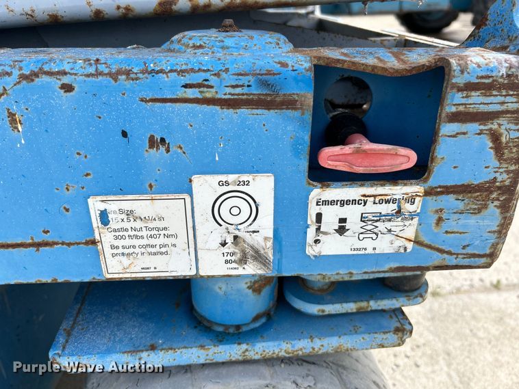image for item EK4555 2011 Genie GS-3232 scissor lift