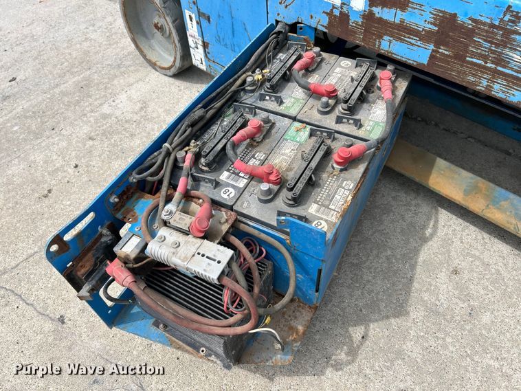 image for item EK4555 2011 Genie GS-3232 scissor lift