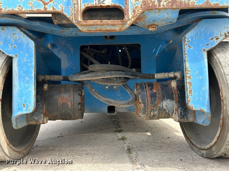 image for item EK4555 2011 Genie GS-3232 scissor lift