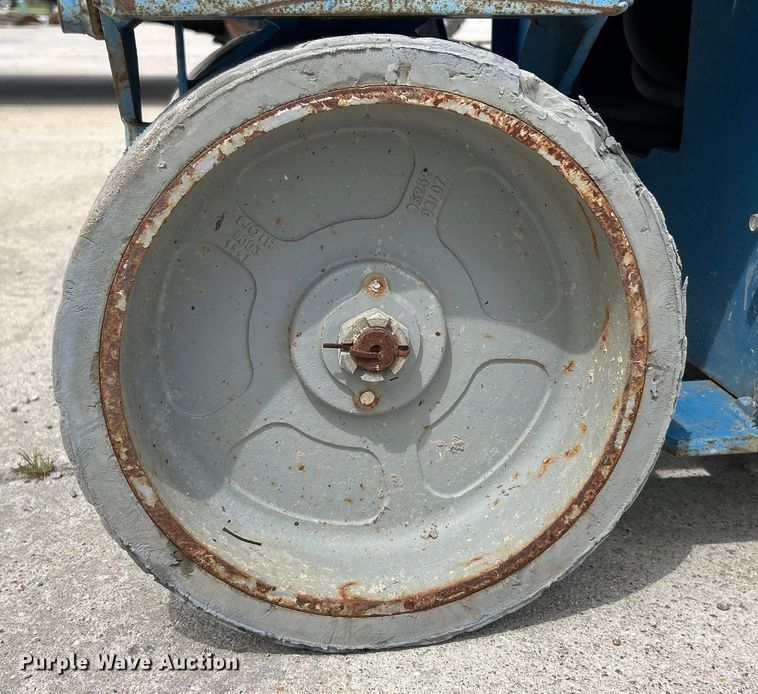 image for item EK4555 2011 Genie GS-3232 scissor lift