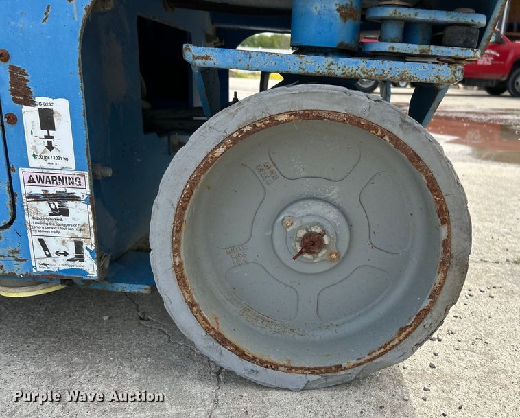 image for item EK4555 2011 Genie GS-3232 scissor lift