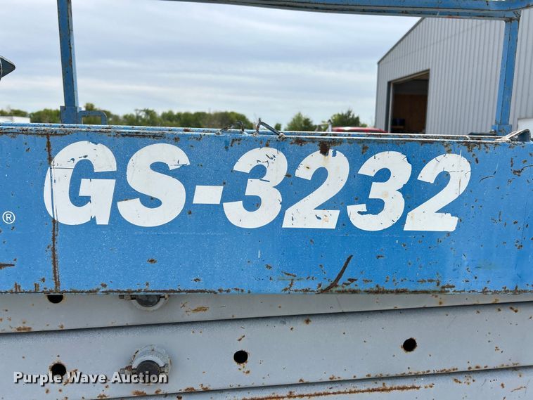 image for item EK4555 2011 Genie GS-3232 scissor lift