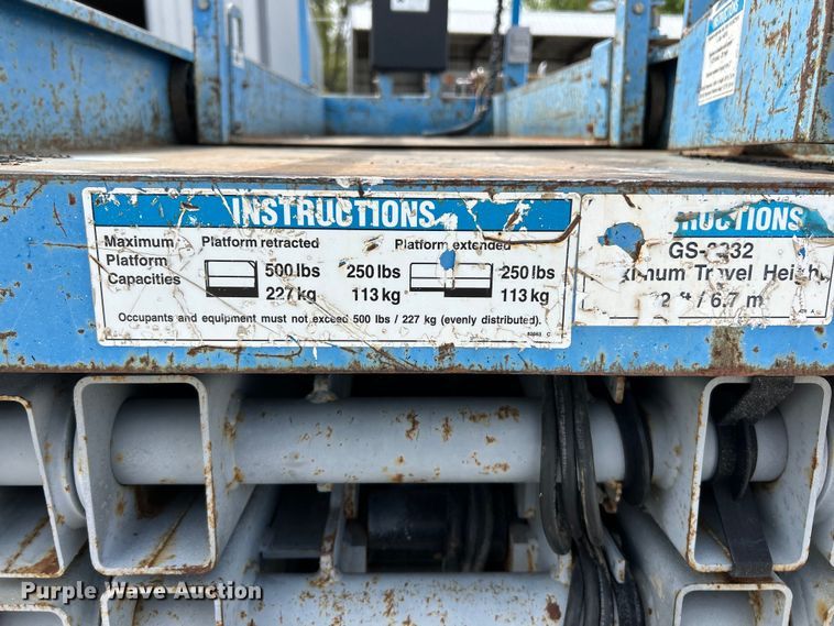 image for item EK4555 2011 Genie GS-3232 scissor lift