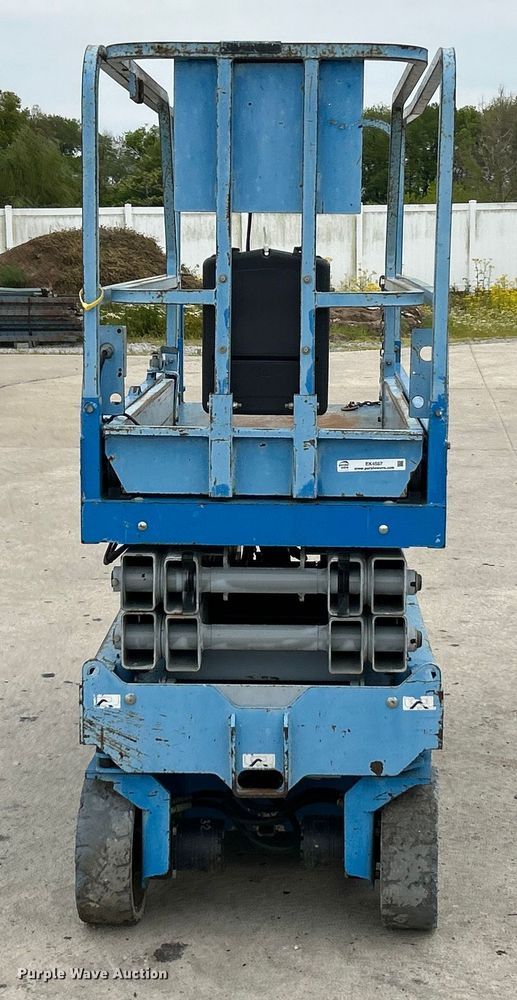 image for item EK4557 2007 Genie GS-2032 scissor lift