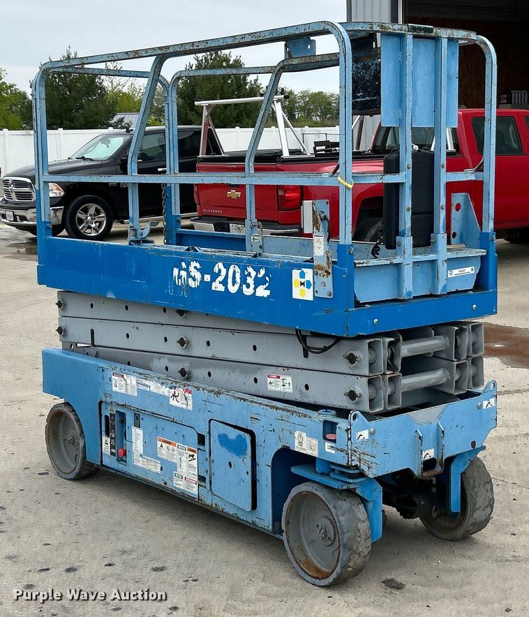 image for item EK4557 2007 Genie GS-2032 scissor lift