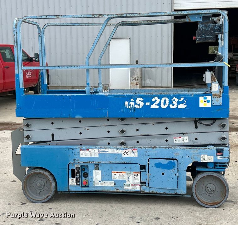 image for item EK4557 2007 Genie GS-2032 scissor lift