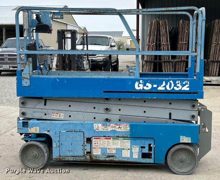 image for item EK4557 2007 Genie GS-2032 scissor lift