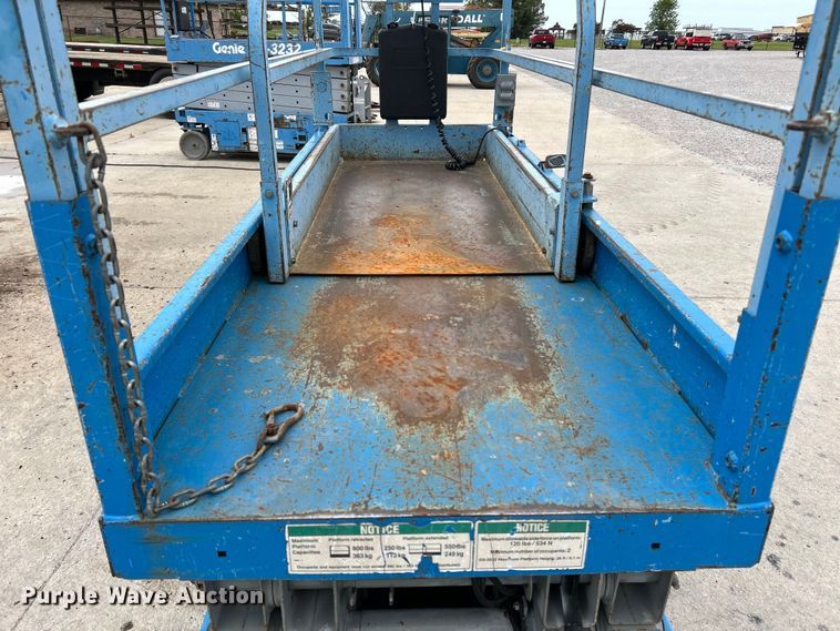 image for item EK4557 2007 Genie GS-2032 scissor lift