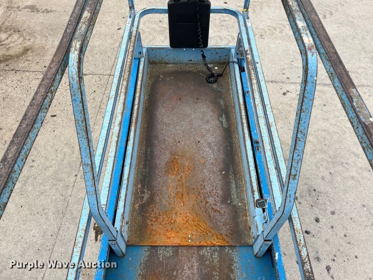 image for item EK4557 2007 Genie GS-2032 scissor lift
