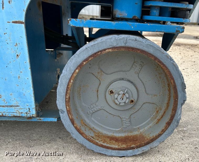 image for item EK4557 2007 Genie GS-2032 scissor lift