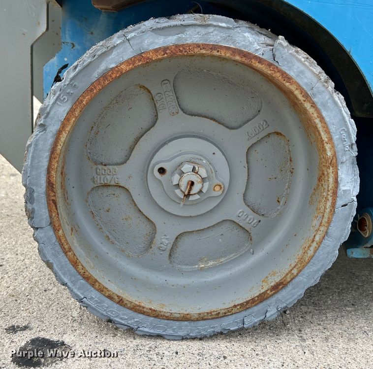 image for item EK4557 2007 Genie GS-2032 scissor lift