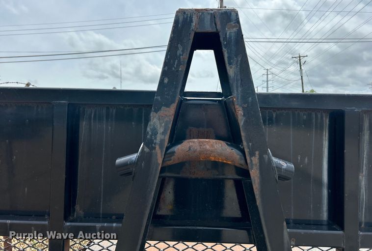 image for item EK4565 Hooklift flatbed