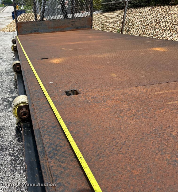 image for item EK4565 Hooklift flatbed