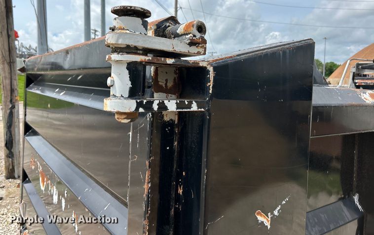 image for item EK4566 Hooklift dump bed