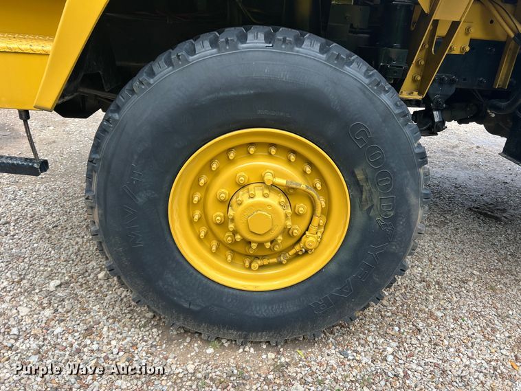 image for item JS9958 1997 Stewart and Stevenson  flatbed truck