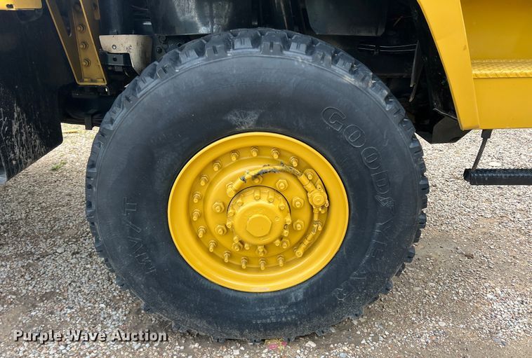 image for item JS9958 1997 Stewart and Stevenson  flatbed truck