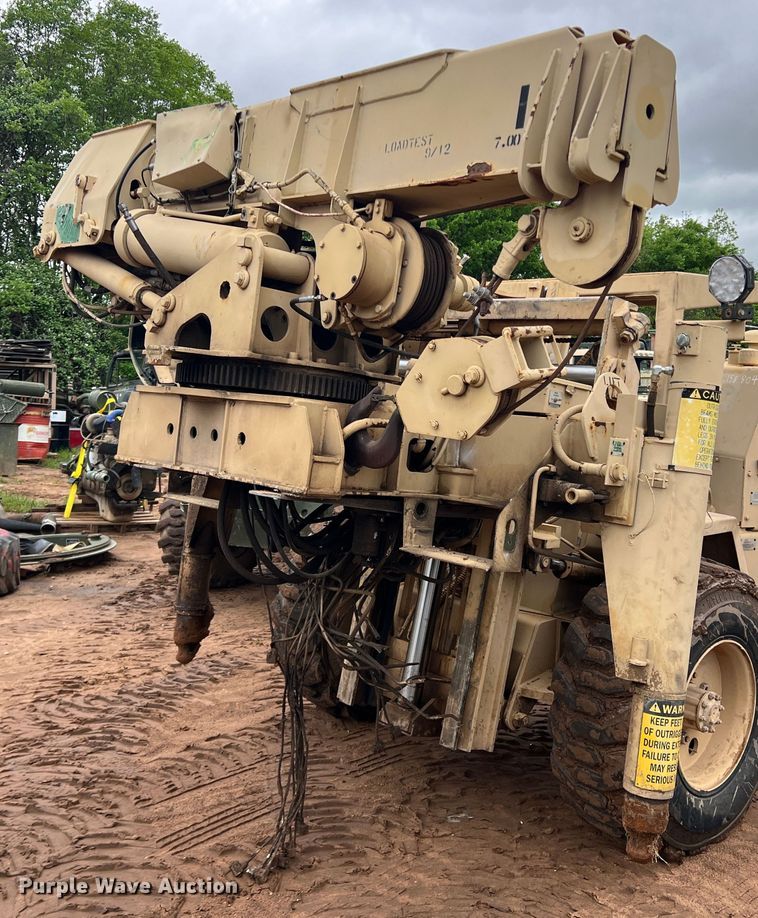 image for item JS9961 2000 Grove FMTV-W crane