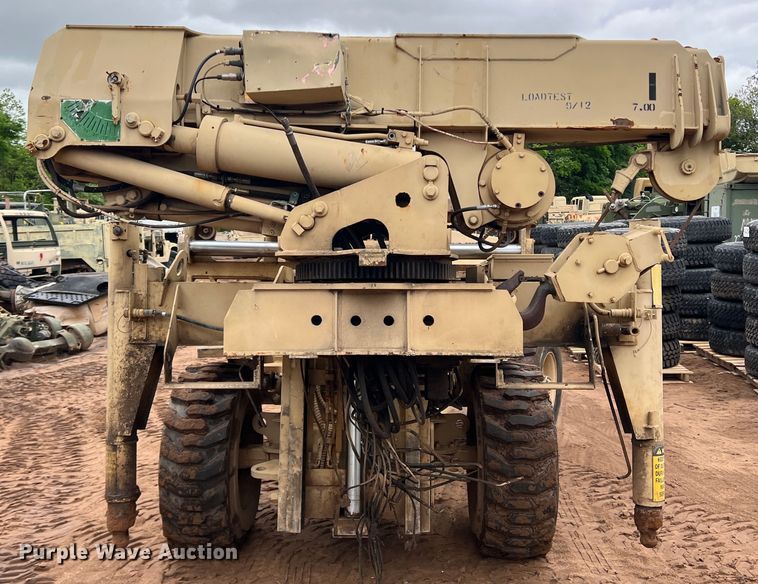 image for item JS9961 2000 Grove FMTV-W crane