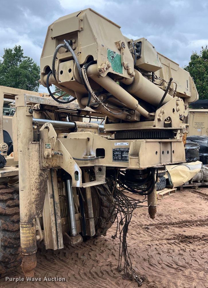 image for item JS9961 2000 Grove FMTV-W crane