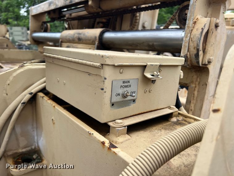 image for item JS9961 2000 Grove FMTV-W crane