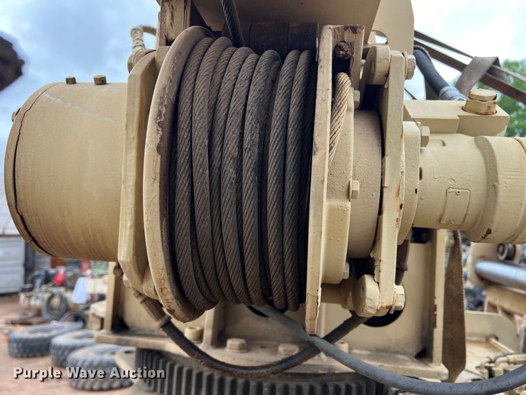 image for item JS9961 2000 Grove FMTV-W crane