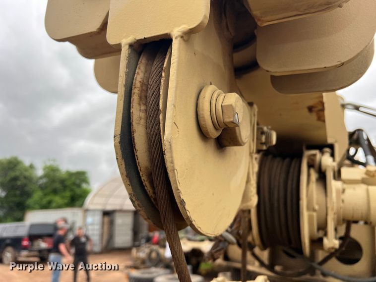 image for item JS9961 2000 Grove FMTV-W crane