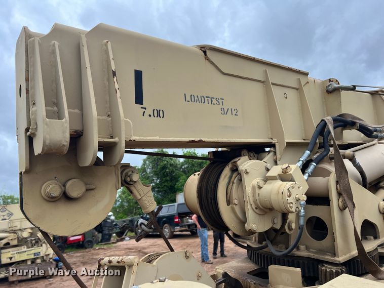 image for item JS9961 2000 Grove FMTV-W crane