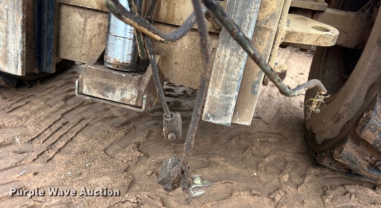 image for item JS9961 2000 Grove FMTV-W crane