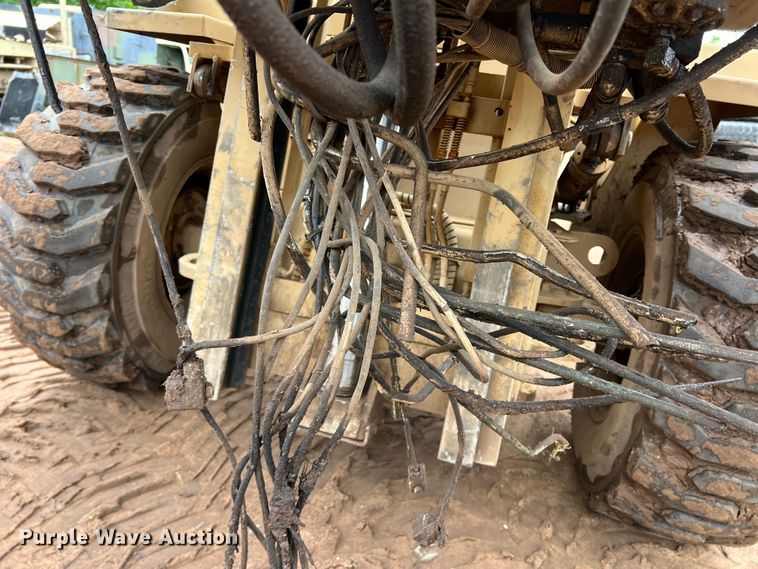 image for item JS9961 2000 Grove FMTV-W crane