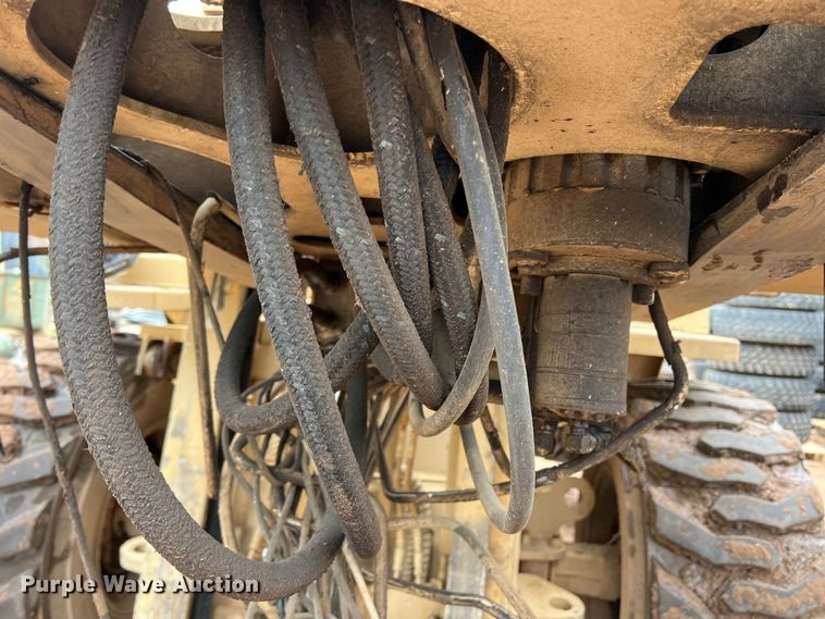 image for item JS9961 2000 Grove FMTV-W crane