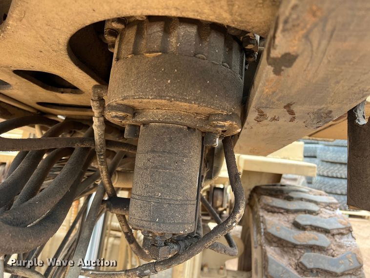 image for item JS9961 2000 Grove FMTV-W crane