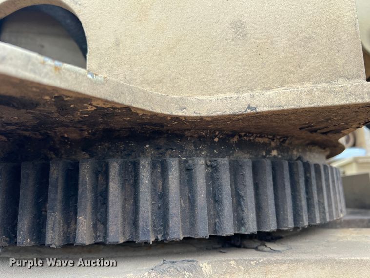 image for item JS9961 2000 Grove FMTV-W crane