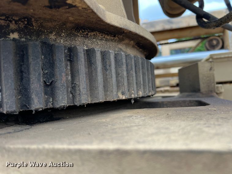 image for item JS9961 2000 Grove FMTV-W crane