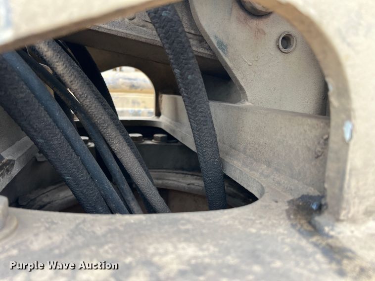 image for item JS9961 2000 Grove FMTV-W crane