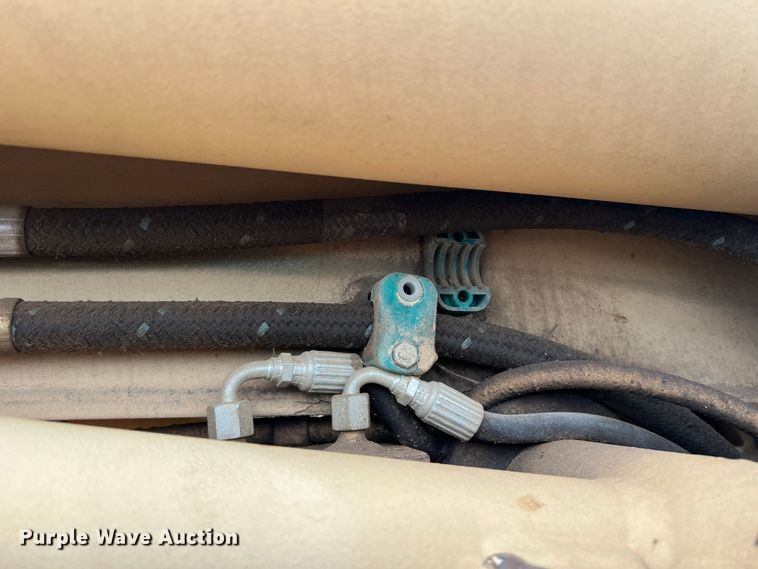 image for item JS9961 2000 Grove FMTV-W crane