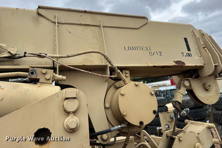 image for item JS9961 2000 Grove FMTV-W crane