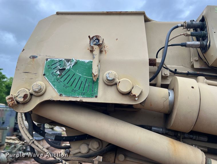 image for item JS9961 2000 Grove FMTV-W crane