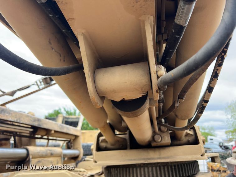 image for item JS9961 2000 Grove FMTV-W crane