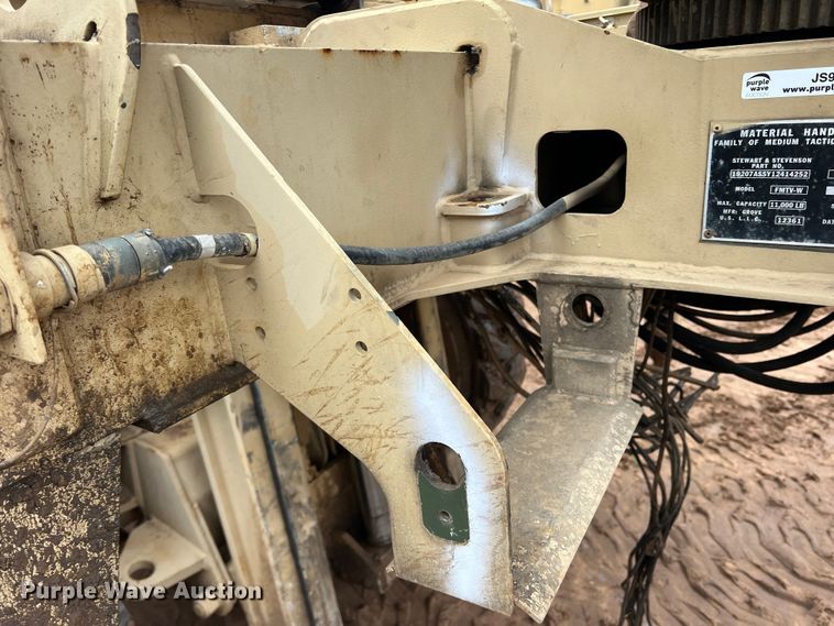 image for item JS9961 2000 Grove FMTV-W crane