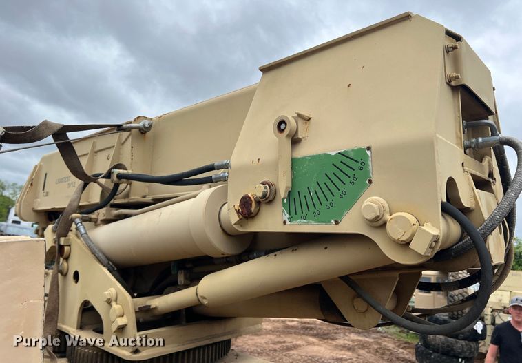 image for item JS9961 2000 Grove FMTV-W crane