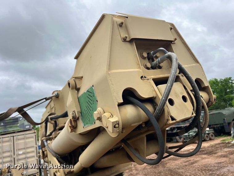 image for item JS9961 2000 Grove FMTV-W crane