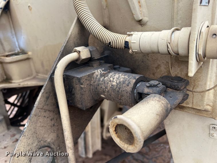 image for item JS9961 2000 Grove FMTV-W crane