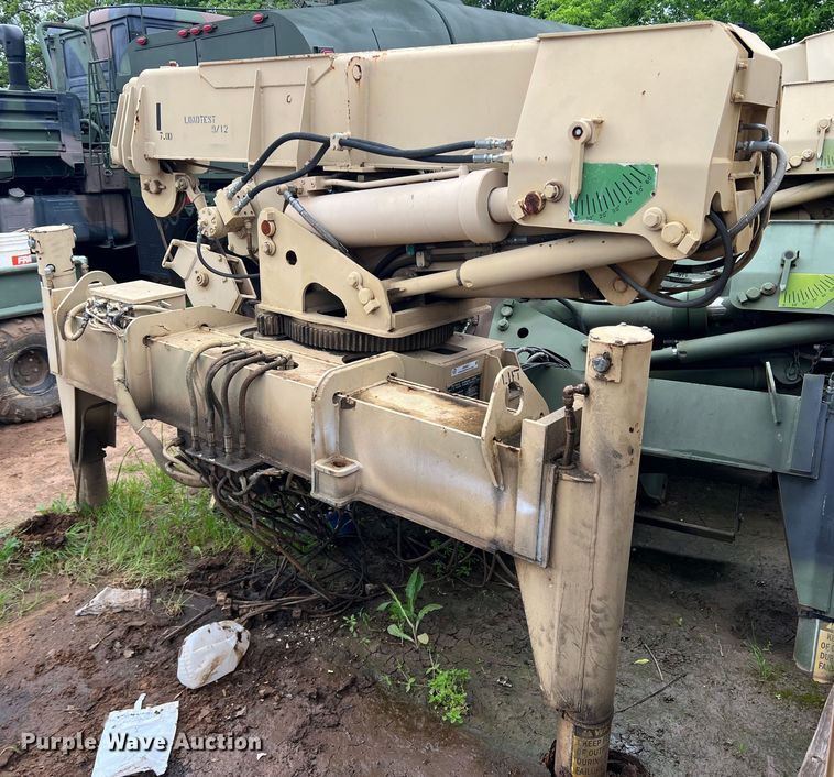 image for item JS9961 2000 Grove FMTV-W crane